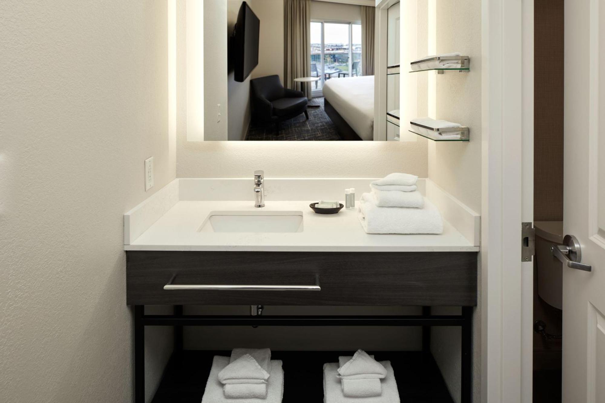 Residence Inn By Marriott Montreal Airport Dorval Esterno foto